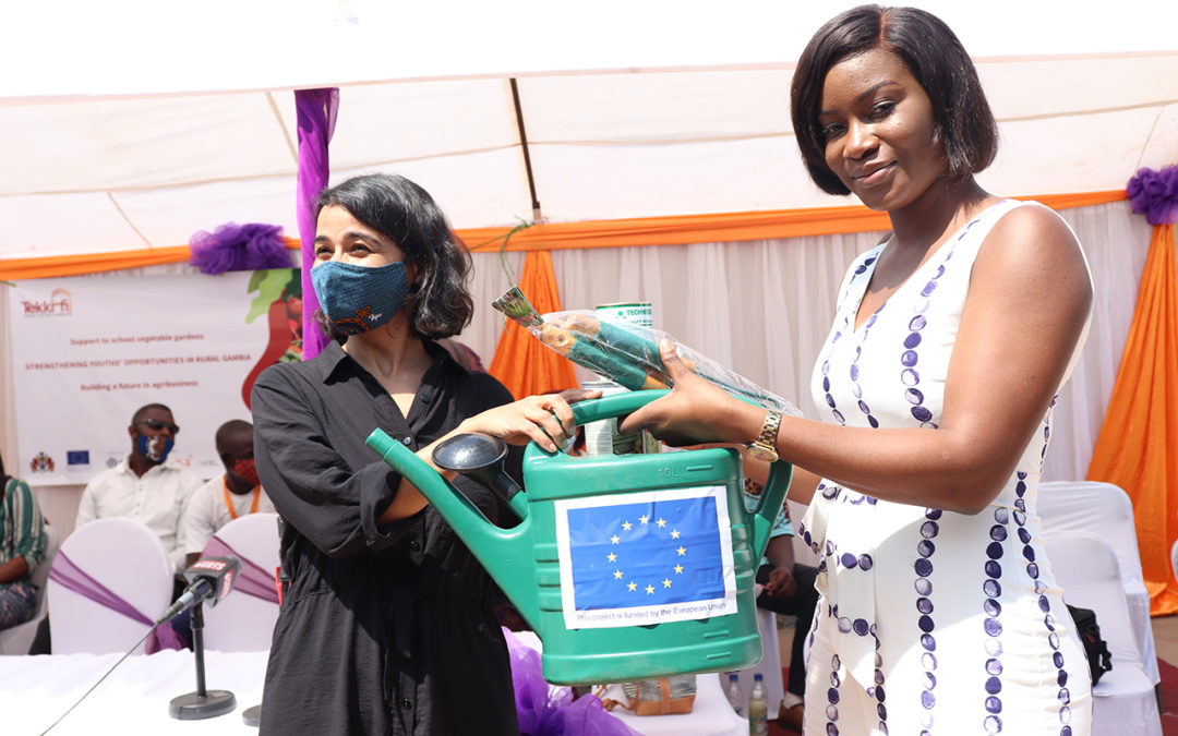 Tekki Fii handes over 3.5 million dalasis worth of gardening materials to the Ministry of Basic and Secondary Education