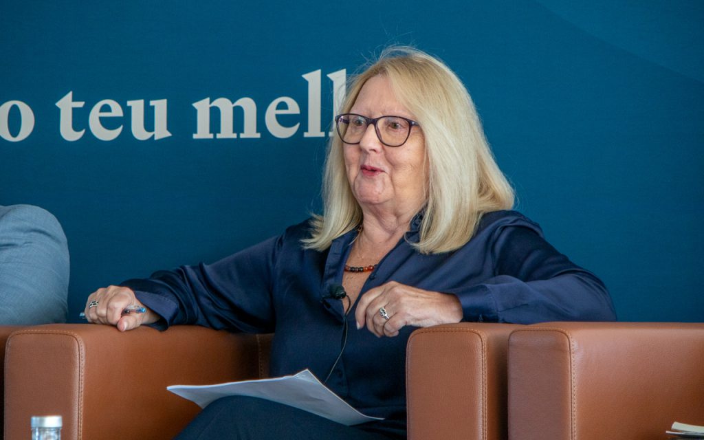 Carolina Quina durante a sua intervenção na conferência "Construindo Paz: Prevenção e Resiliência Comunitárias”