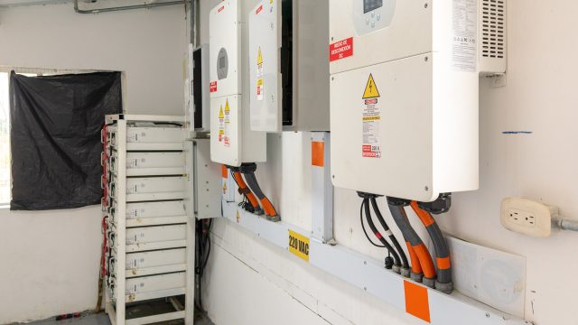 Sala técnica do equipamento do Parque Fotovoltaico